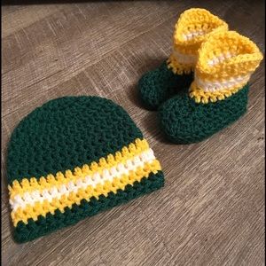 0/6 Month Unisex Green Bay Packer Hat/Boots Set